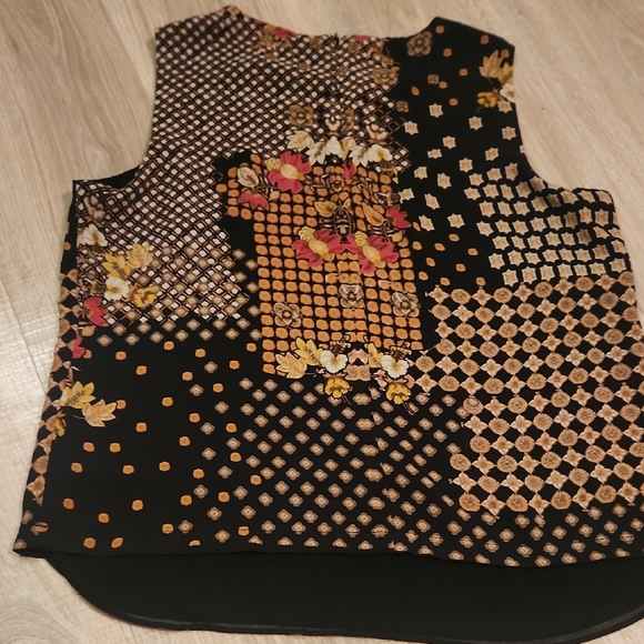 Rose & Olive Multicolor Patterned Blouse - Picture 5 of 6